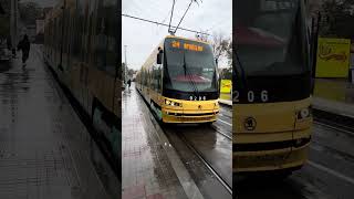 Příjezd linky 24 do zastávky Kobylisy
