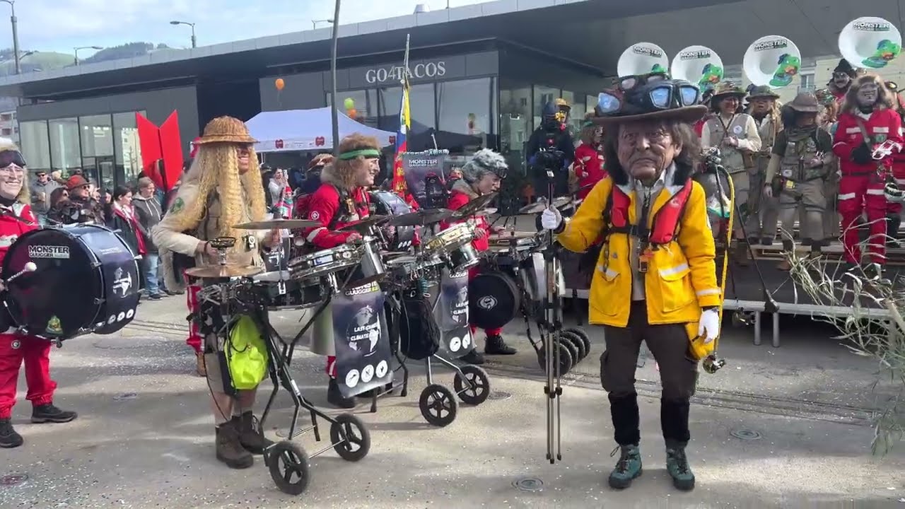 Monster-Guugger Bueri - Einmarsch - Mall of Switzerland 2023