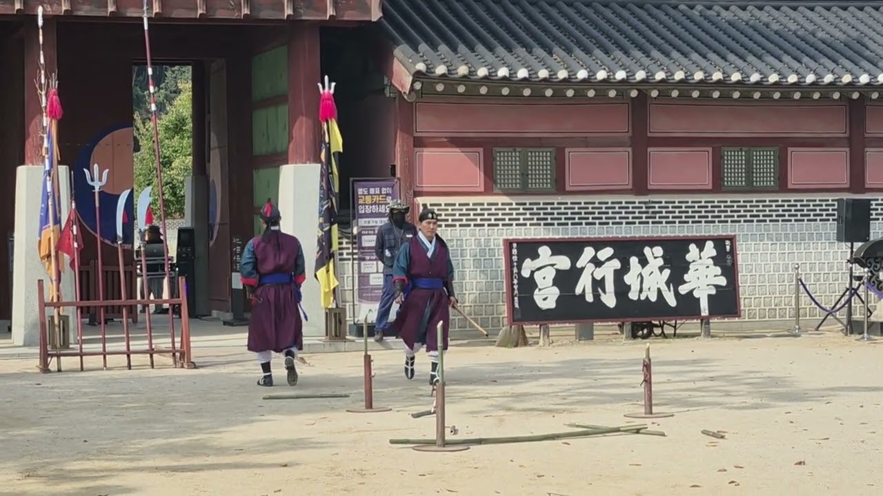 Martial Arts show at the gates of Hwaseong Haenggungi, Suwon