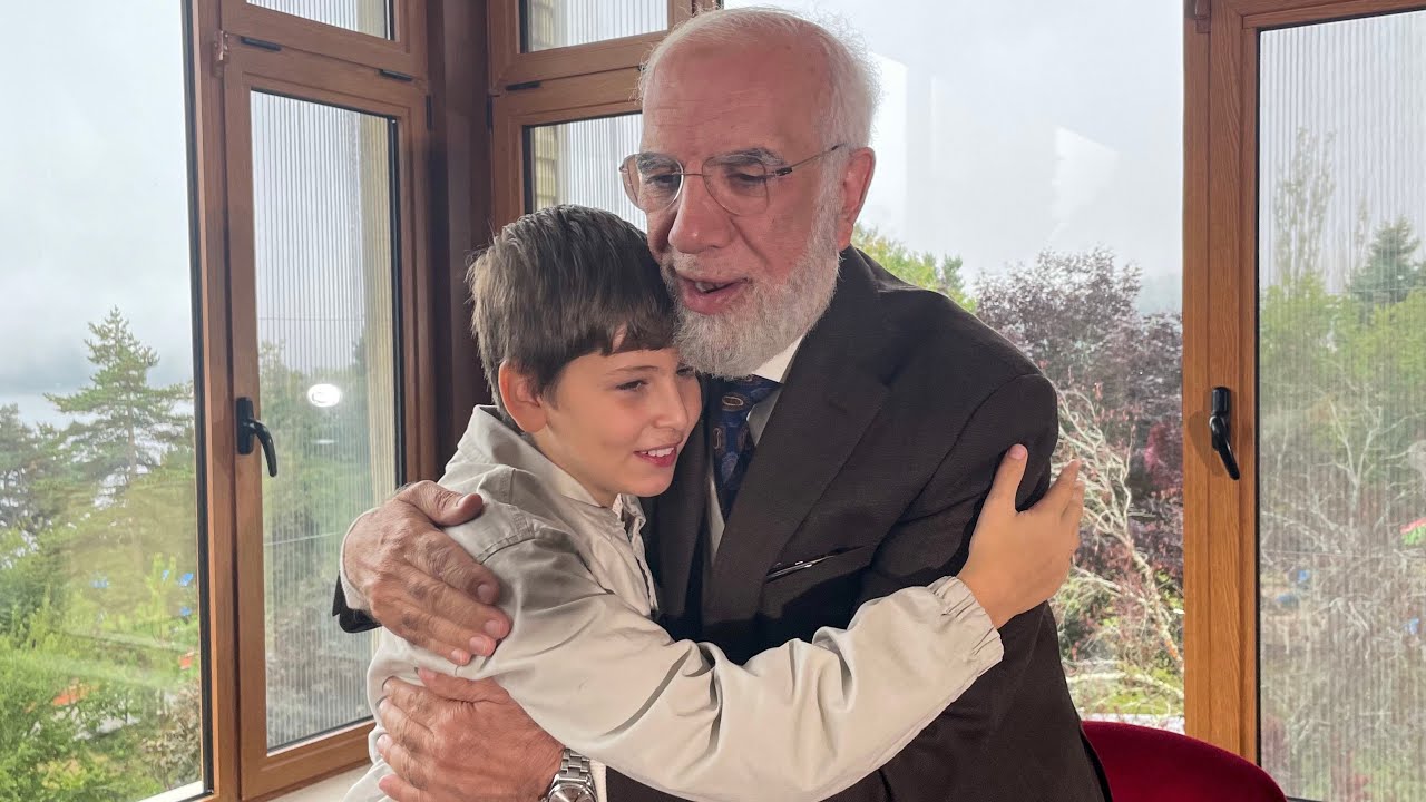 طفل أجنبي يبهر د. عمر بحفظه للقرآن وكتب الحديث والأدب