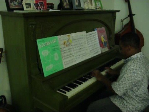 Brandon Kelley playing piano - age 11 - Fur Elise