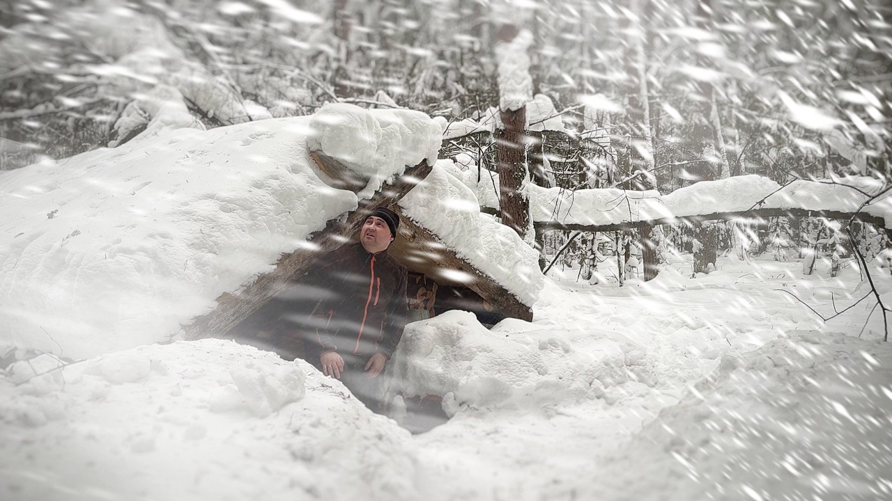 THE SNOWFALL TURNED INTO A BLIZZARD! SURVIVED THE NIGHT IN A TINY DUGOUT
