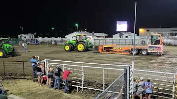 Kolik váží traktor John Deere 8R?