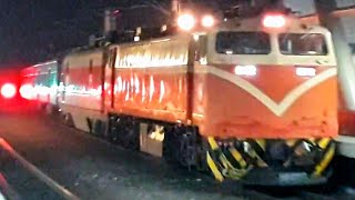 2018/11/07 21:43 臺鐵 6901次 行李包裹專列 屏東1B進站【本務E302/次迴E1027】