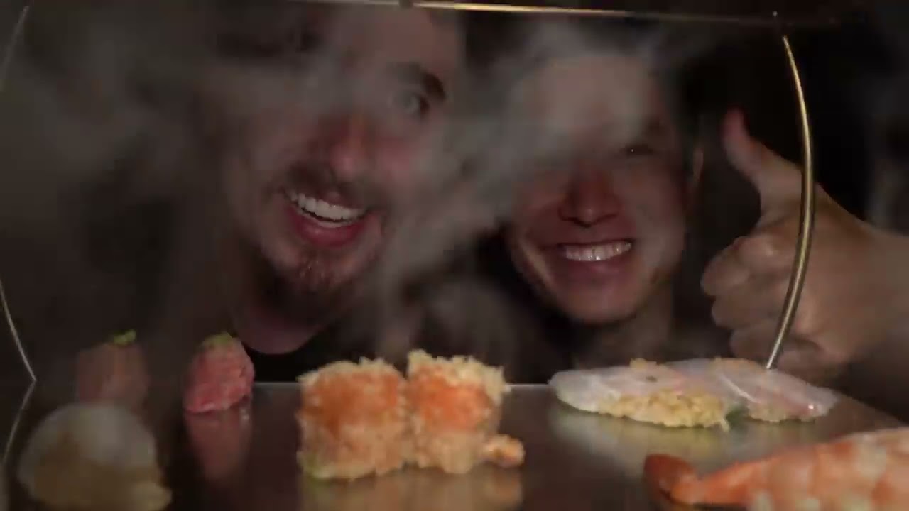 JAPONÊS PROVA SUSHI BRASILEIRO PELA PRIMEIRA VEZ