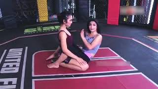 Lihat Saat Siva Aprilia Latihan Gerakan Mengunci Lawan Bersama Model Cantik