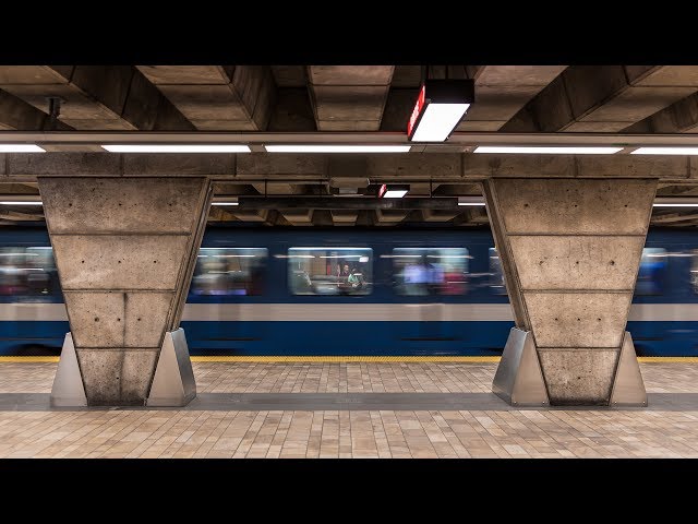 Square-Victoria - OACI - Metro - Rail Fans Canada
