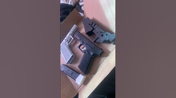 3D PRINTED GLOCK 17! #2a #2ndamendment #fmda #3dprint #3dprinter #glizzy #isquirtpew #iprintpew