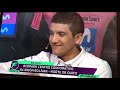 Richard Carapaz entrevistado por Mario Sabato en Ecuador , con el Trofeo del Giro de Italia,Campeón