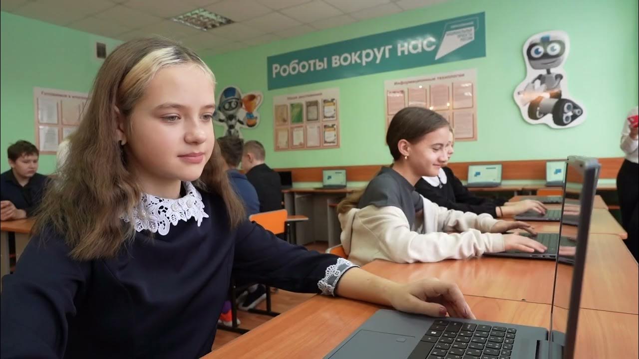 Современное оборудование для школы. Компьютерный класс в школе. Класс будущего. Интерьер компьютерного класса. Компьютерный кабинет в школе.