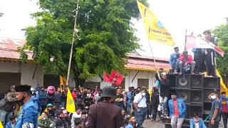 Download Lagu wanita berasuara tegas saat melakukan aksi demo di depan gedung DPR SUMENEP MP3 Download Lagu wanita berasuara tegas saat melakukan aksi demo di depan gedung DPR SUMENEP MP3