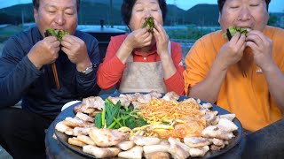 콩나물과 버섯, 부추에 김치까지 넣은 [[삼겹 한판(Samgyeopsal with vegetables)]] 요리&먹방!! - Mukbang eating show