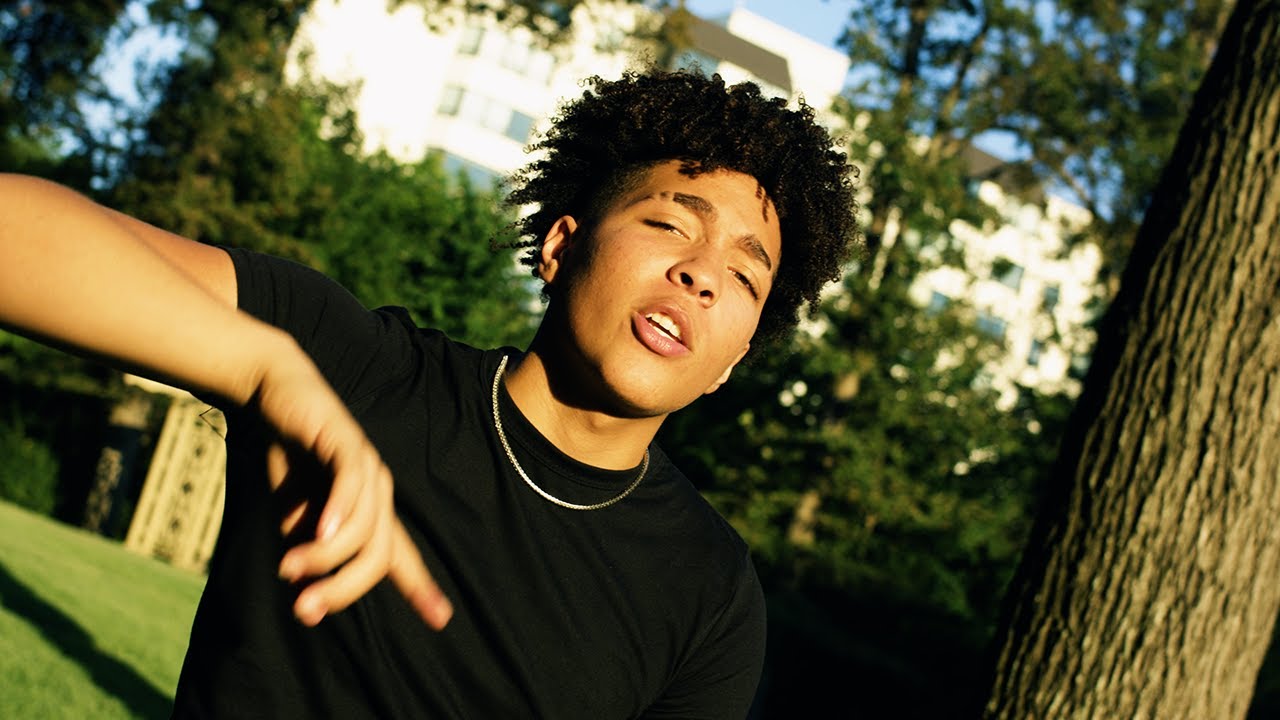 DaAuthor - Minimum (Official Music Video) auf YouTube ansehen DaAuthor - Minimum (Official Music Video) auf YouTube ansehen