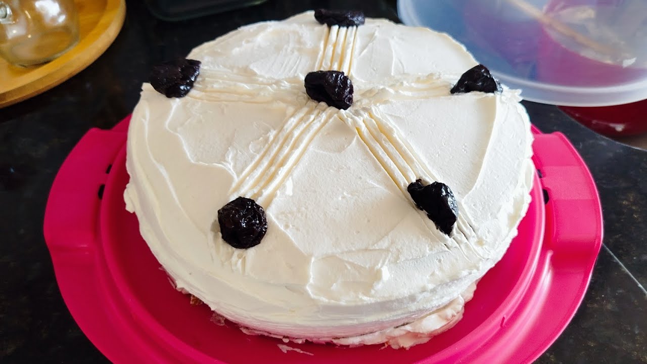Bolo gelado olho de sogra doce de leite com brigadeiro de coco e ameixa seca que delícia!!!