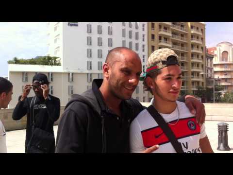 Morsay  fait des photos avec des freros de Marseille a la gare saint charles (13)