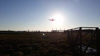 Boeing 787 land op Zwaneburgbaan (Schiphol)