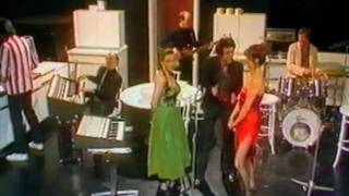Jona Lewie - In the kitchen at parties - TOTP Performance