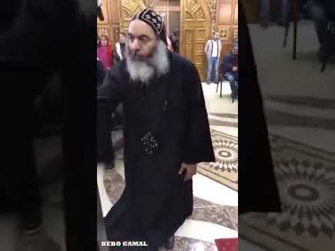 تعالوا نشوف تواضع الانبا كاراس أثناء ذكر اسمه في مديحة أجيوس
