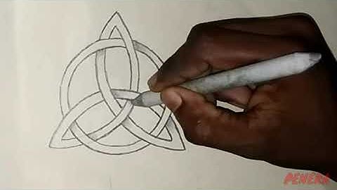 Celtic knot: drawing of a triquetra
