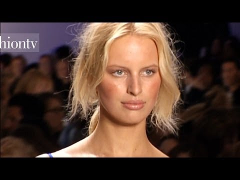 Video: Karolina Kurkova Nettoværdi: Wiki, Gift, Familie, Bryllup, Løn, Søskende