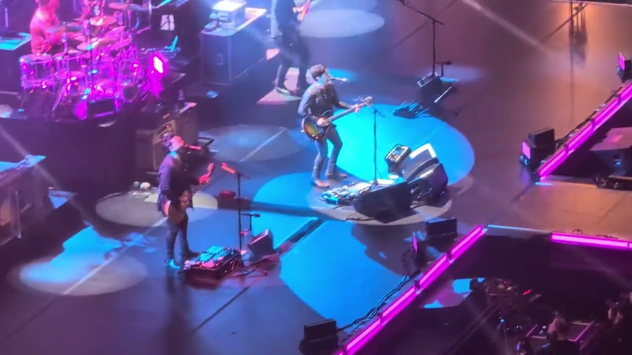 Stereophonics LIVE - intro The Warriors/Vegas Two Times  - 18/12/25 - London 