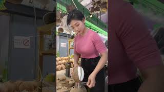 谁说女生开不了椰子？一把螺丝刀杀遍老椰子！🥷#椰子杀手#女手艺人开