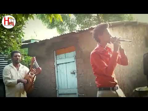 ድምጻዊ ሙሉጌታ አለሙ መድረክ ላይ