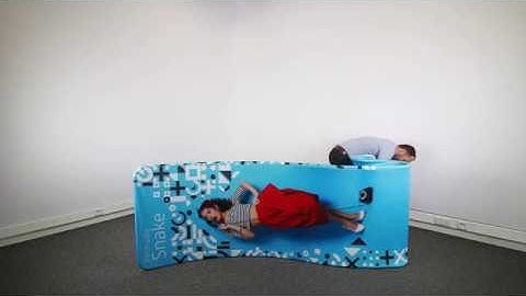 Formulate Snake Tension Banner Stand