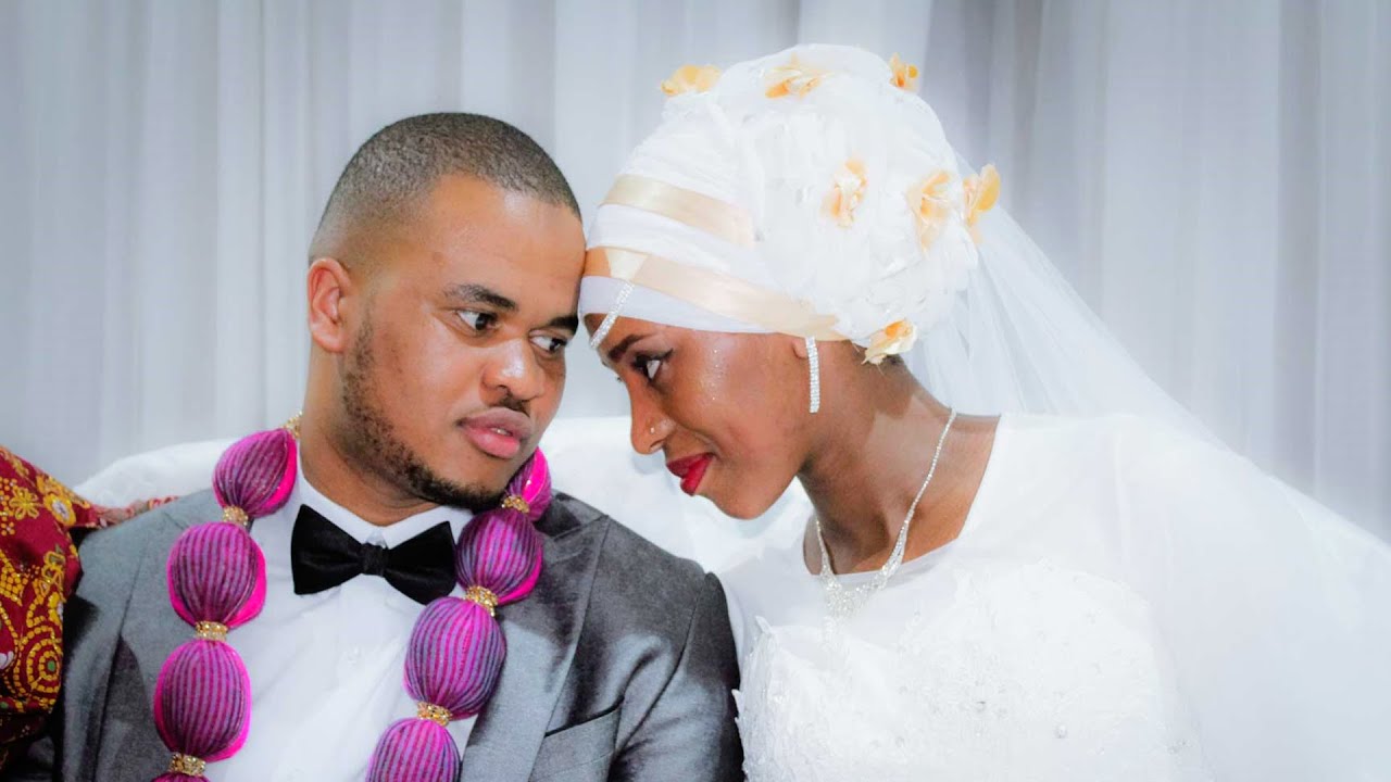 oukoumbi de salim et sania de maoueni et salimani à Paris