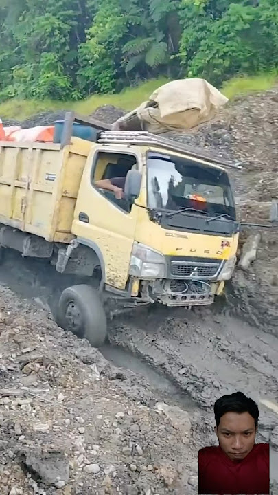 Truk berkekuatan 4x4 Lumpur pun lewat #trukoleng #pejuangrupiah #excavator #trukmania
