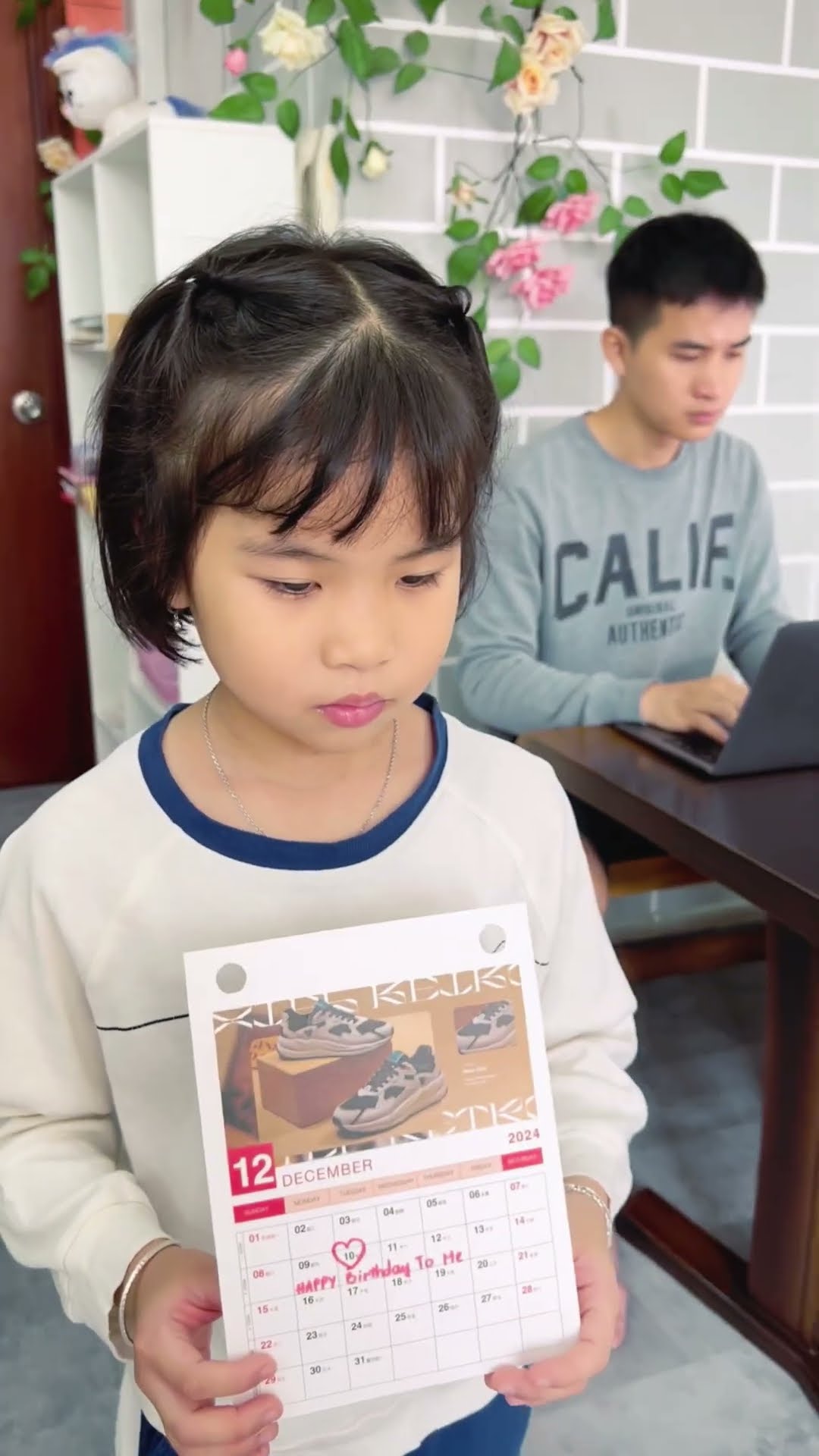 LNS - Sinh nhật buồn của đứa con gái đáng thương || Sad birthday by poor daughter #shorts