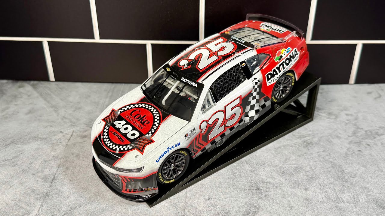 REVIEW: 2025 Coke Zero Sugar 400 1:24 Galaxy Finish Door Number Official  Program Die-cast, image size:1280x720