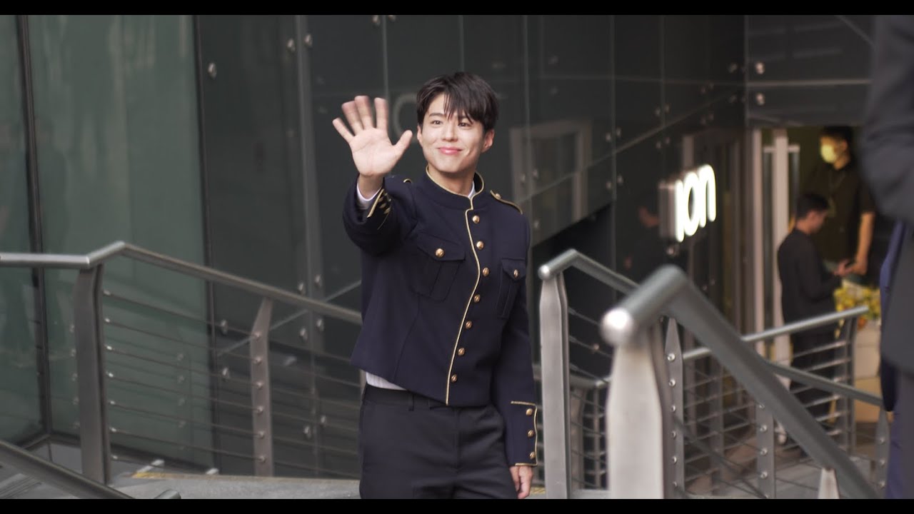OMG!~ Park Bo Gum Celine Event Fan Service!!!