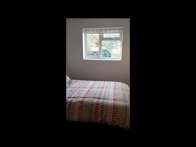 Video 1: Large double room 6 with built-in wardrobes