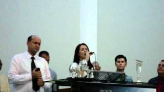 Grupo Musical Filadélfia e Lydia Moises cantando o hino Renova-me