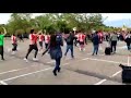 La plantilla Atletica esta enloquecida por haber ganado al Madrid esta liga. Celebracion con aficion