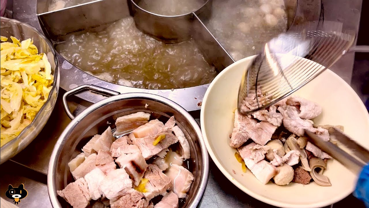 SINGAPORE HAWKER FOOD   Mun Chee Kee Pig Organ Soup ()   Peoples Park Food Centre