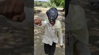 गावात आला क्रिस चारीबाग घालून 😂🤣