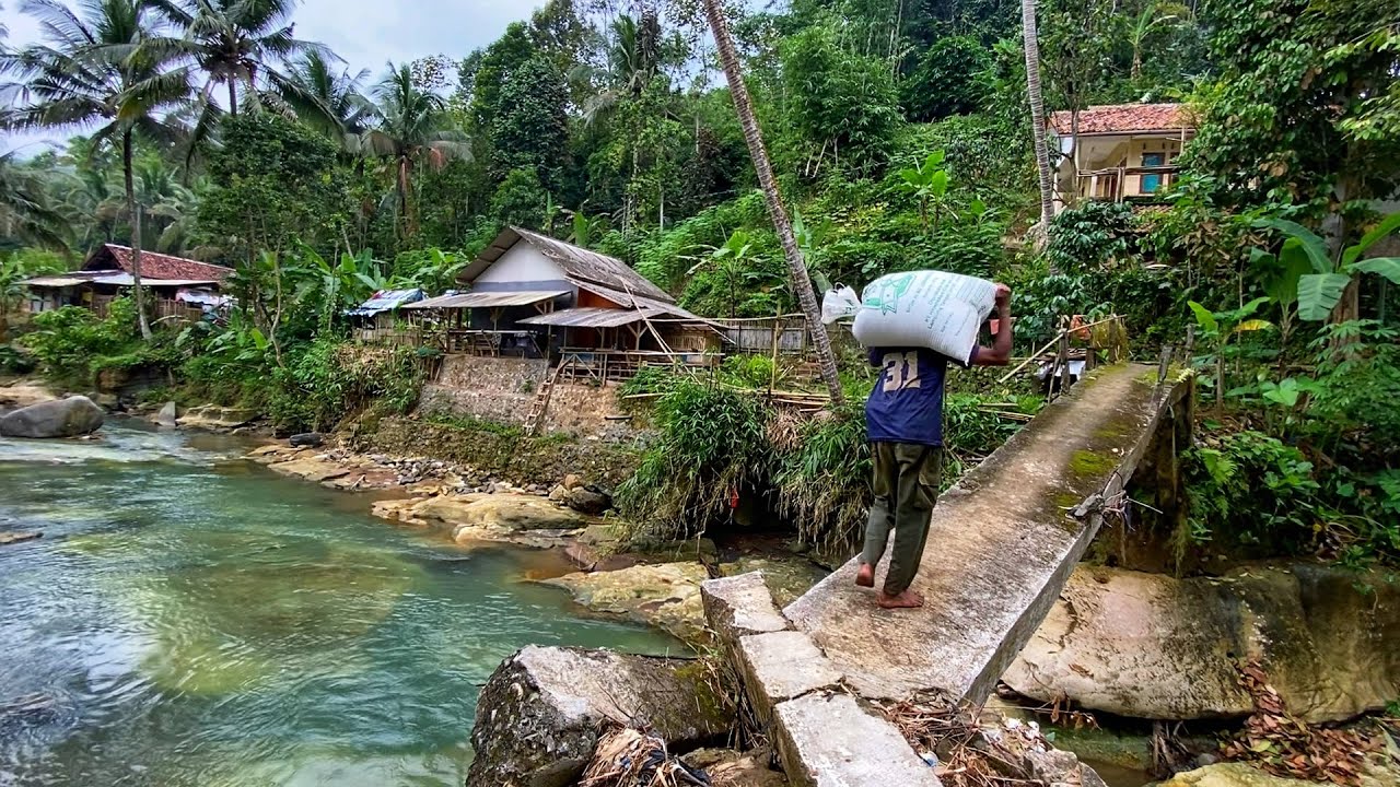 SUASANA DAMAI SEBELUM PUASA RAMADHAN DI PEDESAAN JAWA BARAT,  SEBELUM HUJAN TURUN DI KAMPUNG INDAH