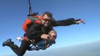 Прыжок с парашютом в тандеме в Гатчине девочка 5 лет