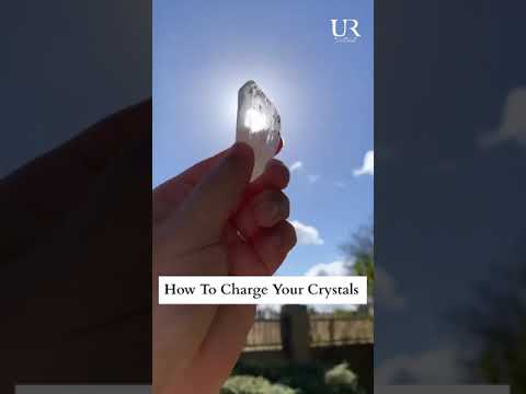 Videó: Hogyan töltsük fel a kristályokat a gyógyításhoz: 13 lépés (képekkel)