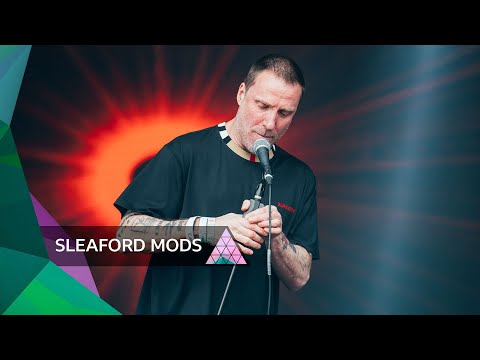 Sleaford Mods - Mork n Mindy feat Billy Nomates (Glastonbury 2022)