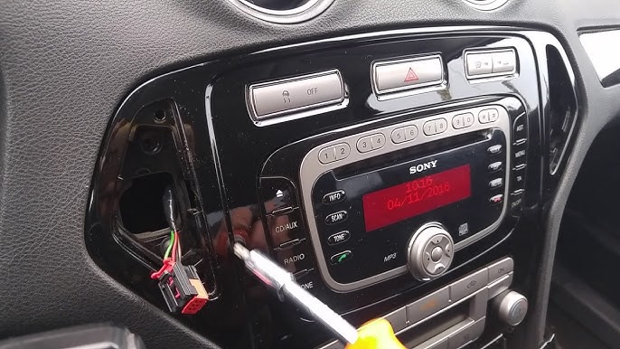 Установка USB адаптора на штатную магнитолу - Ford Mondeo IV, 2 л, 2011 года авт