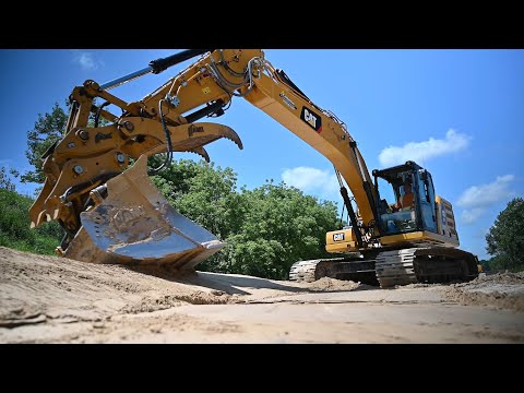 AMI Attachments - Hydraulic Tilt Ditch Cleaning Bucket - CAT 320 Excavator