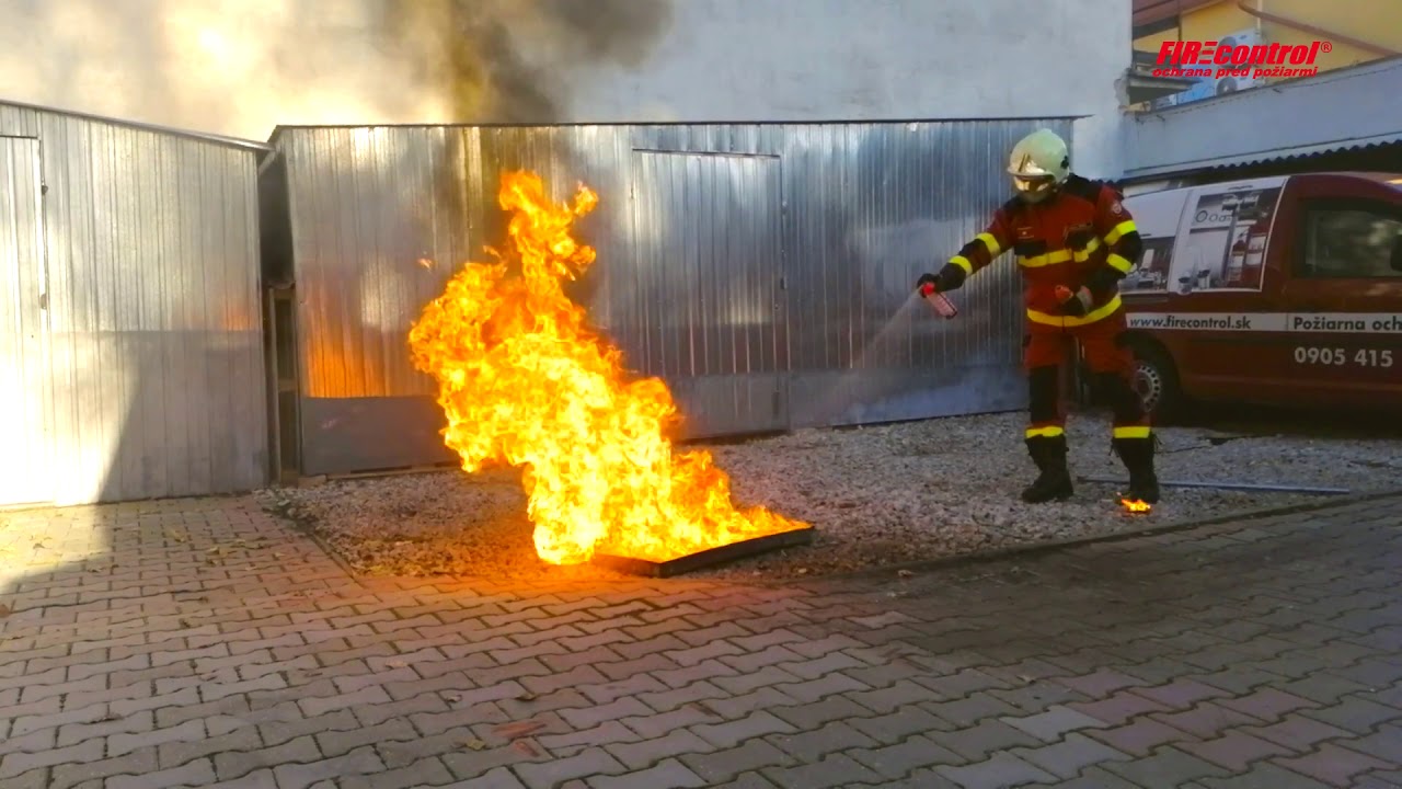 Hasiaci sprej, výrobca č.1, hasenie horiaceho benzínu