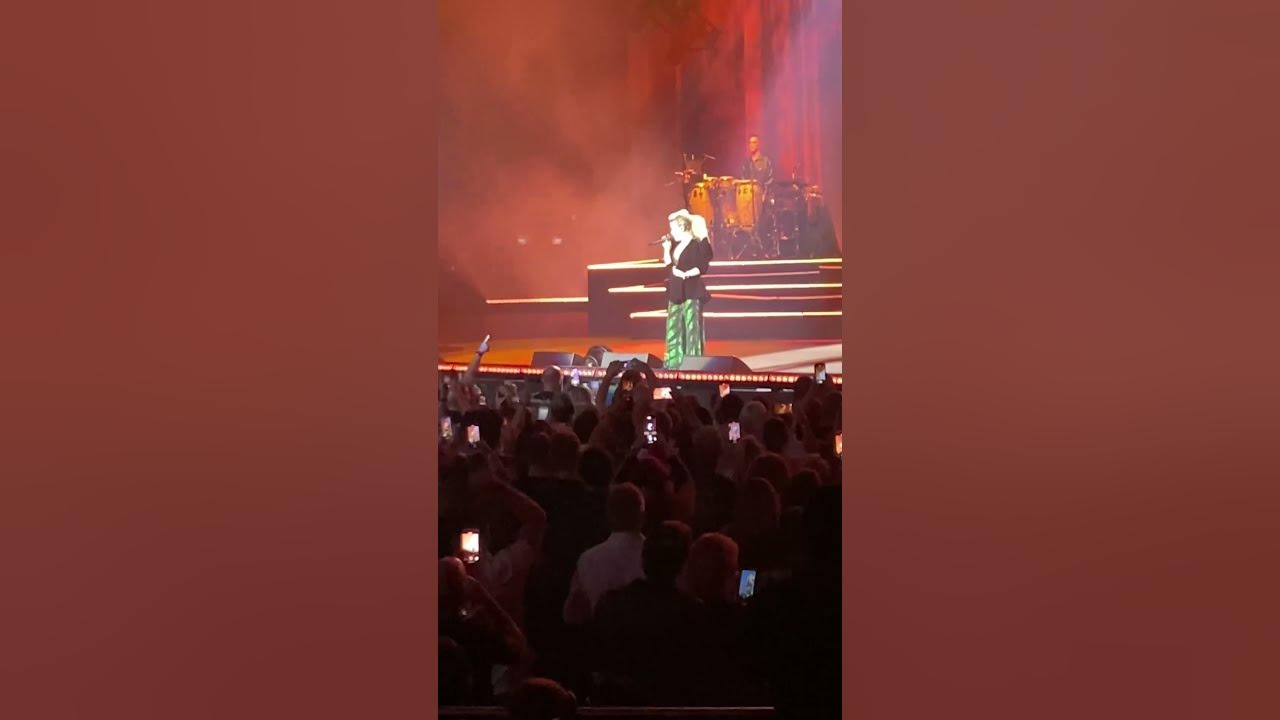 Kelly Clarkson - Behind These Hazel Eyes (7/28/23) chemistry - Las Vegas residency  #kellyclarkson