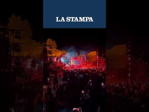 Video JENNIFER LOPEZ canta in italiano Il cielo in una stanza e incanta TAORMINA