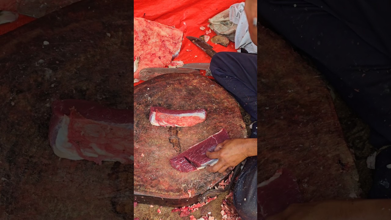 Excellent beef cutting skill |