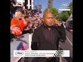 Eric Judor arrive sur le tapis rouge pour Mission: Impossible -  The Final Reckoning