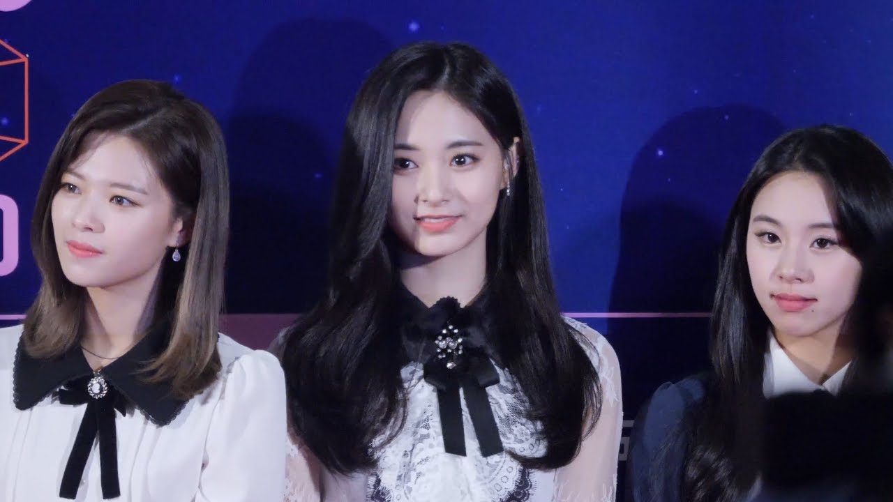 181206 트와이스 (TWICE) 레드카펫(Red Carpet) 인사하는 [쯔위] Tzuyu 4K 직캠 Fancam (트와이스랜드 레드카펫) by Mera